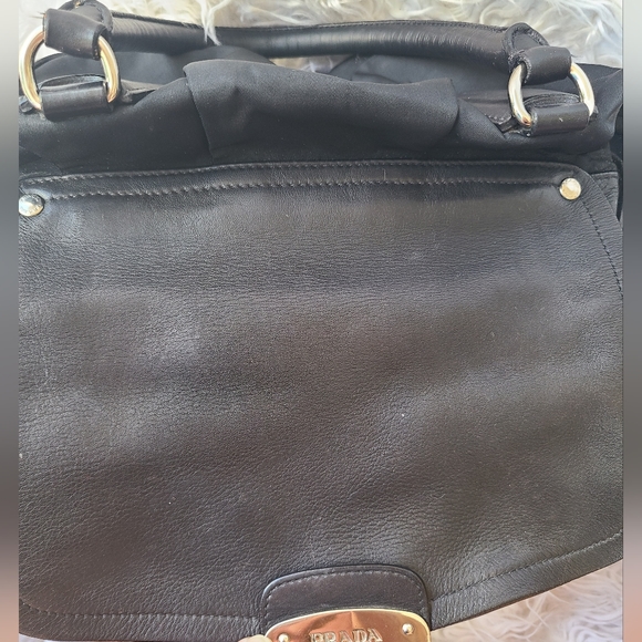 Gorgeous Authentic Prada Push Lock Side Pocket Black Tote, Great Condition - Picture 7 of 16